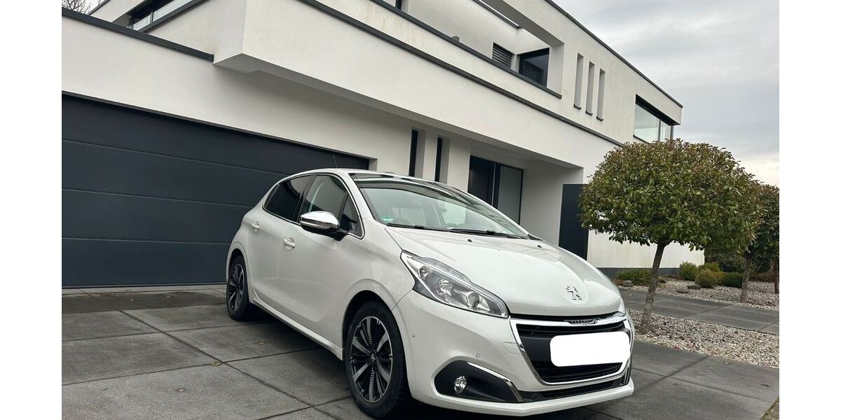 Peugeot 208 56.000 km 10.950 &euro; Köln 50935