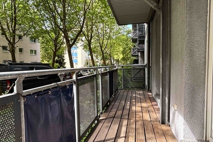 HELLE HOCHPARTERRE-Wohnung MIT GROSSEM BALKON IM BEGEHRTEN BAYERISCHEN VIERTEL!