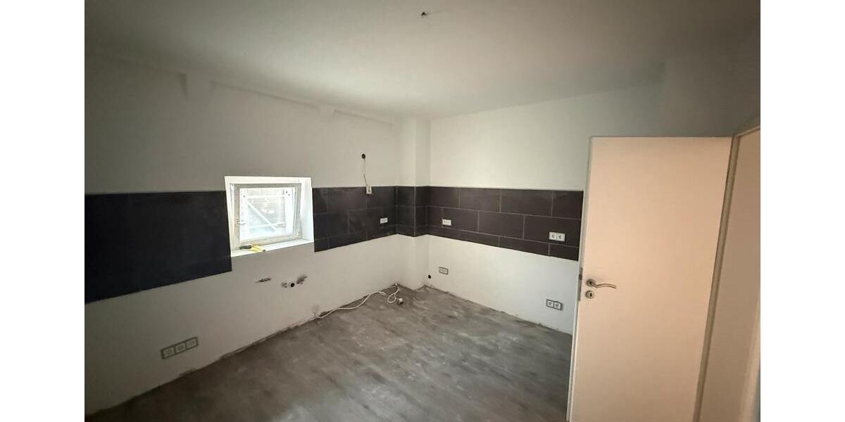 Dachgeschoßwohnung Solingen - 3 Zimmer, 65 m&sup2;, 1.100&euro; | Angebot:25103875