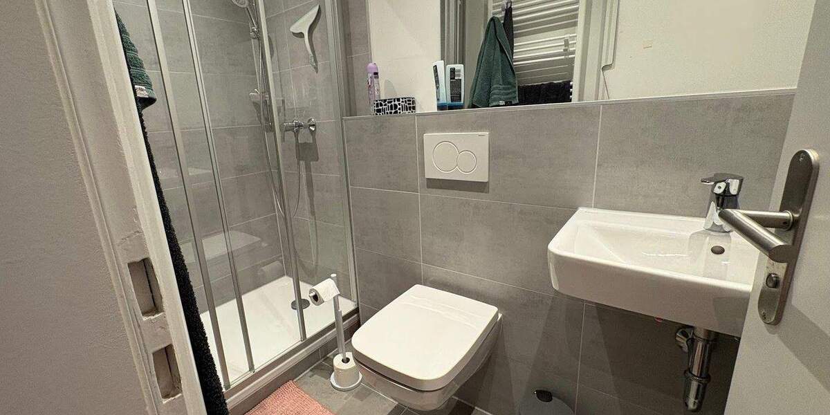 Nur noch einziehen! Modernisierte 4-Zimmer mit 2 Balkonen, neues Bad mit Wanne, Gäste-Bad mit Dusche 4 zimmer