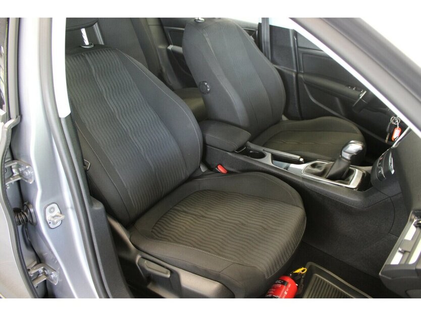 Peugeot 308 1.2 PureTech 110 Active - AHK - 71.312 km 9.980 € Euskirchen 53881