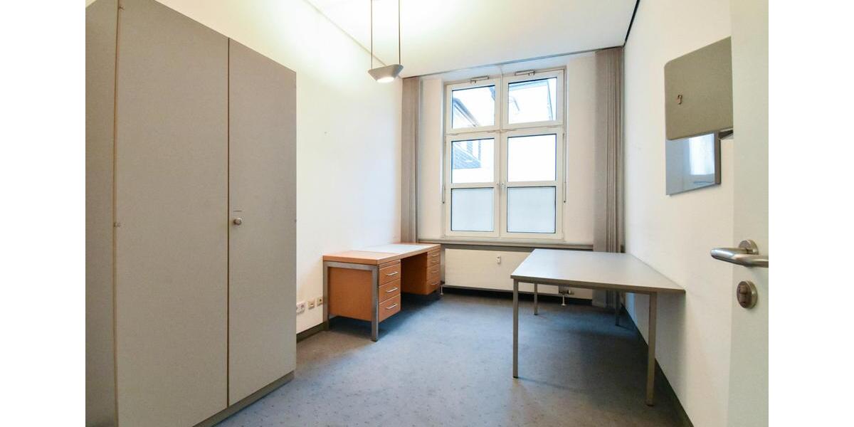 Besonder Fläche für Büro oder Praxis perfekt gelegen in Solingen-Wald.TEILBAR! zimmer