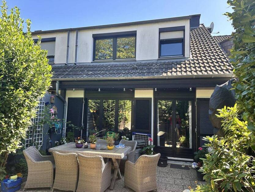 Charmantes Reihenmittelhaus mit Garten und Garage in gefragter Lage