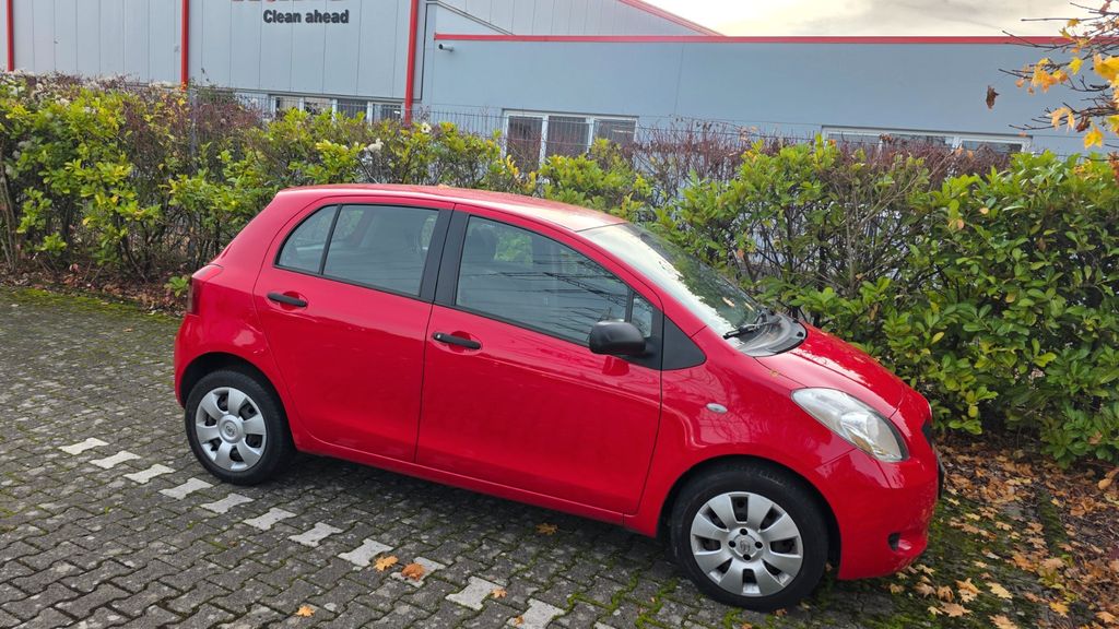Toyota Yaris 136.000 km 2.950 € Hürth 50354