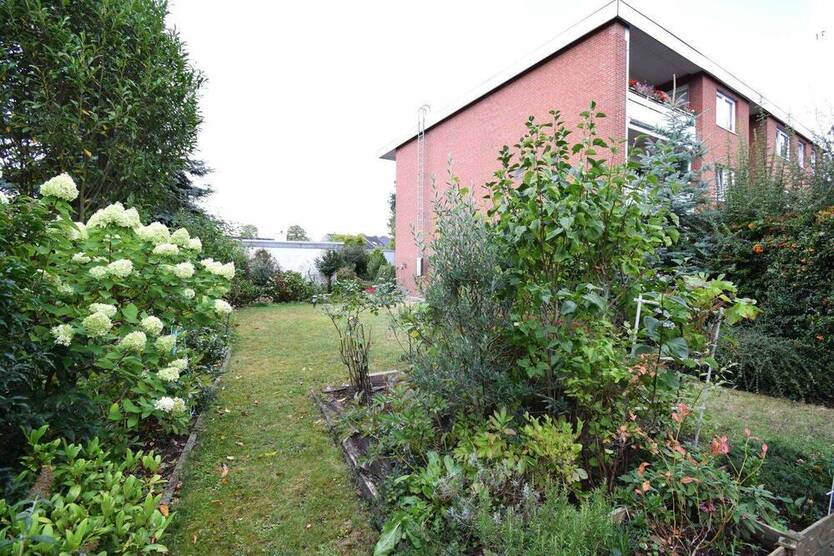 Schöne 4 Zi. Wohnung mit 2 Balkonen, zus. Hobbyraum, Garage u. Gartennutzung