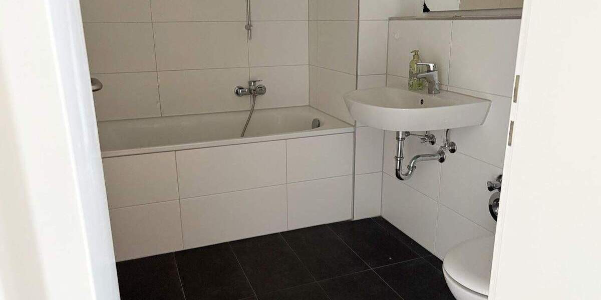 Wohngenuss & Rheinblick, frisch modernisierte 3 Zimmer mit Rundum-Panorama-Balkon, neues Bad, Aufzug 3 zimmer