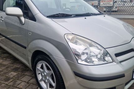 Toyota Corolla Verso 105.000 km 5.950 &euro; Pulheim 50259