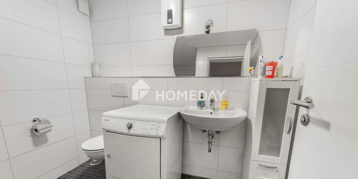 Helle 2-Zimmer-Hochparterrewohnung - frisch saniert, Stellplatz & Keller inklusive 2 zimmer