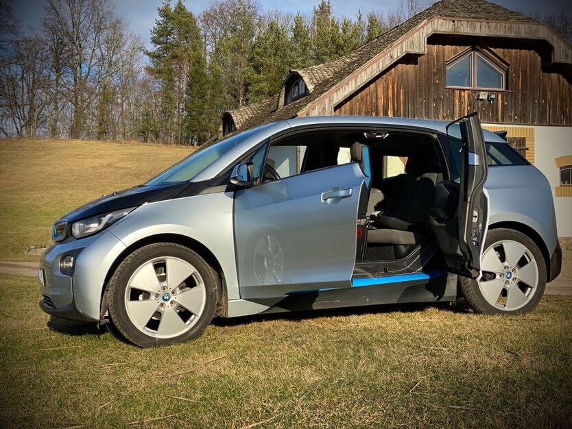 BMW i3 109.350 km 8.600 € Düsseldorf 40468