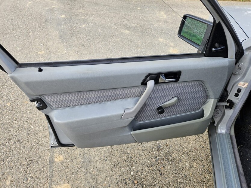 Mercedes-Benz 190E 86.500 km 10.500 € Bedburg 50181