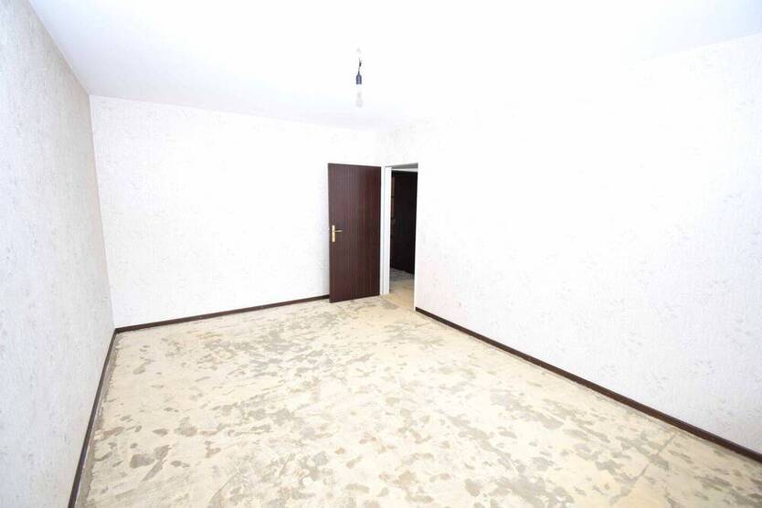 Schöne 4 Zi. Wohnung mit 2 Balkonen, zus. Hobbyraum, Garage u. Gartennutzung