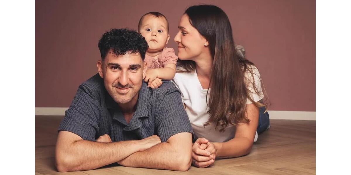 Junge Familie mit dem Traum von einem eigenem Haus 1 zimmer