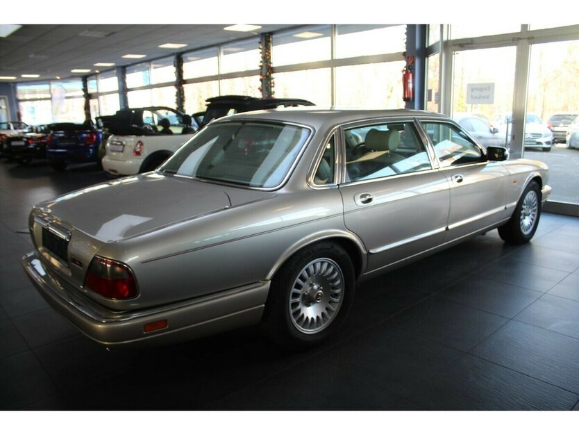 Jaguar XJ 4.0 Lang Automatik - Leder - Schiebedach - 119.865 km 19.980 € Euskirchen 53881