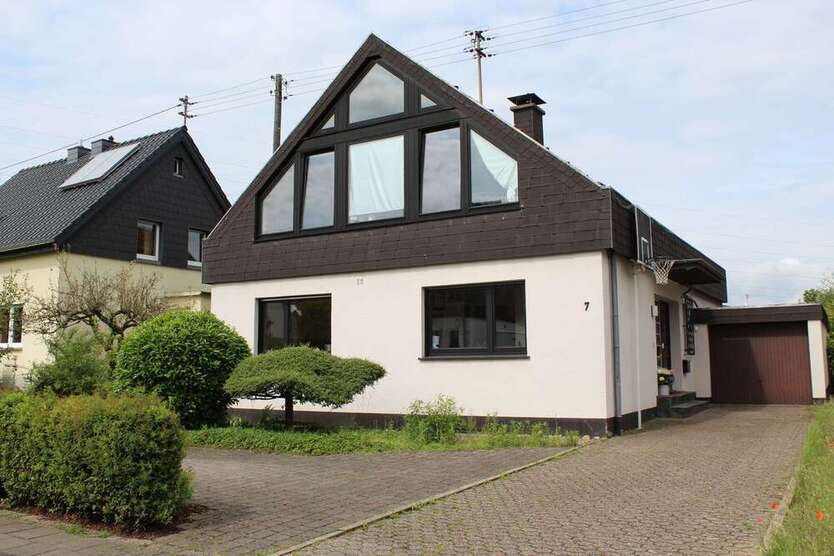Haus zum Mieten in Sankt Augustin 1.500 € 168 m²