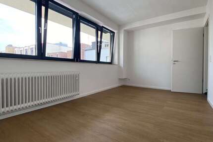 Wohnung Köln Altstadt-Nord - 5 Zimmer, 24 m&sup2;, 590&euro; | Angebot:27084252