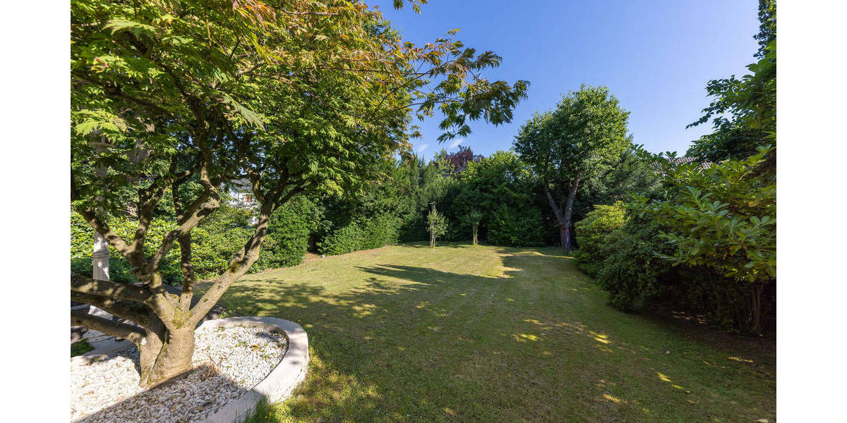 Einfamilienhaus Köln / Lövenich Lövenich - 8 Zimmer, 300 m&sup2;, 1.990.000&euro; | Angebot:24111913