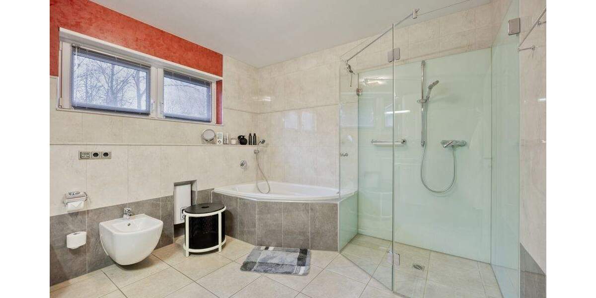 Einfamilienhaus Langenfeld Richrath - 6 Zimmer, 220 m&sup2;, 850.000&euro; | Angebot:25802492