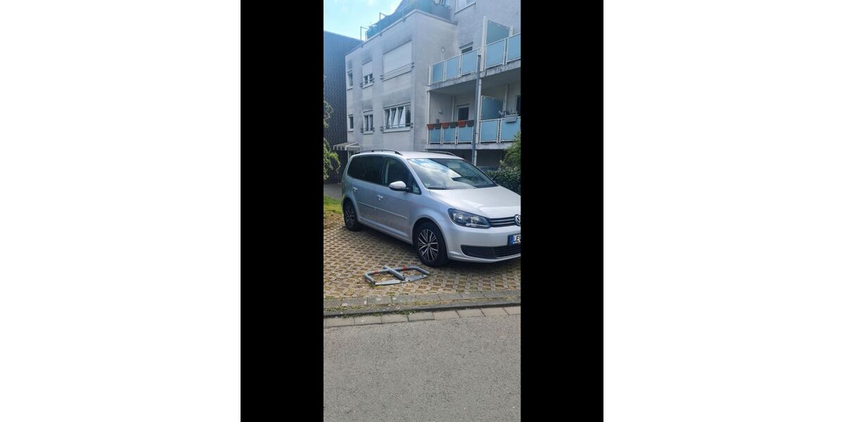 VW Touran 178.500 km 7.499 &euro; Leverkusen 51371