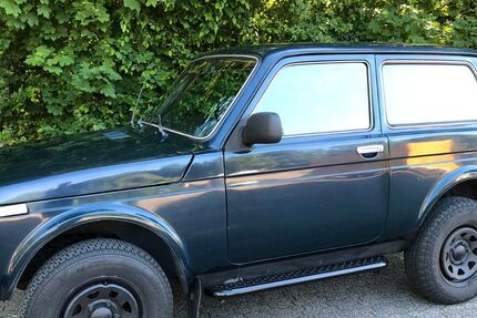 Lada Niva 88.936 km 8.750 &euro; Bergisch Gladbach 51429