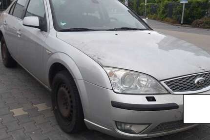 Ford Mondeo 215.000 km 900 € Siegburg 53721