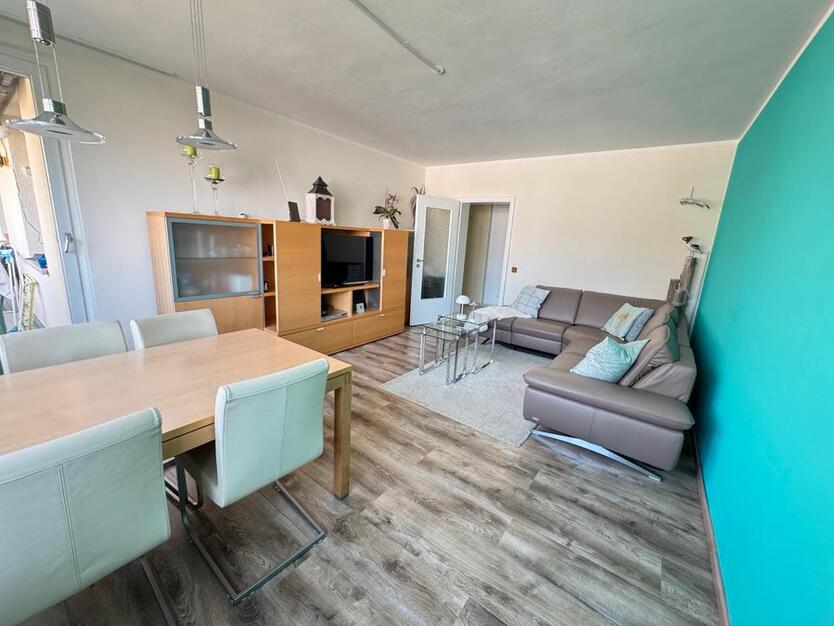 Geräumige 4 Zimmer Wohnung in Leverkusen Steinbüchel
