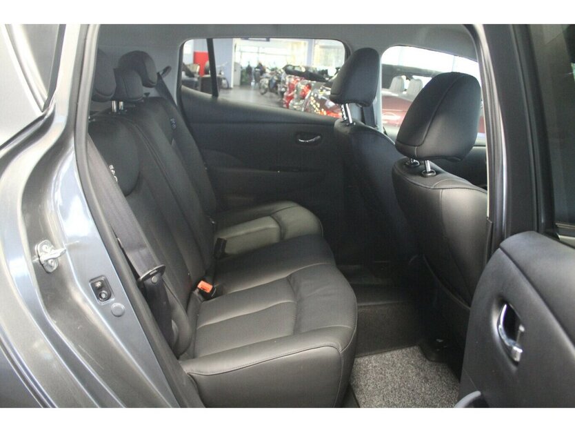 Nissan Leaf 30 kWh Tekna 360° 1.Hand 9.986 km 9.980 € Euskirchen 53881