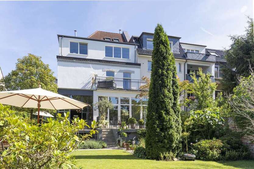 Haus zum Kaufen in Köln 3.150.000 € 358 m²
