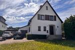 Freistehendes Einfamilienhaus mit 50er Jahre Charme & großem Grun