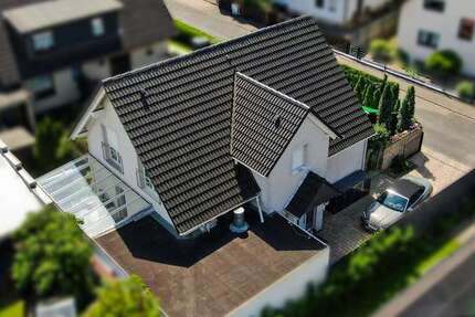Haus zum Kaufen in Düsseldorf 1.390.000 € 164 m²
