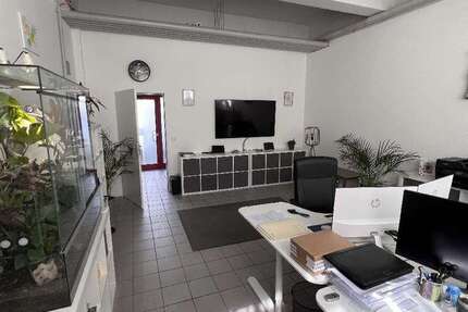 Halle in Monheim 1.881 € 157 m²