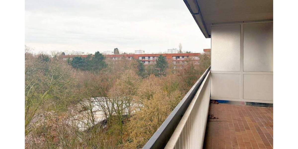 NEUES Bad* NEUER Boden* NEUES Wohngefühl* NEUE Einbauküche* 3 Zimmer + Balkon, Gäste-WC, Aufzug 3 zimmer