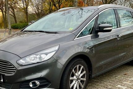 Ford S-Max 104.000 km 17.900 € Köln 50737