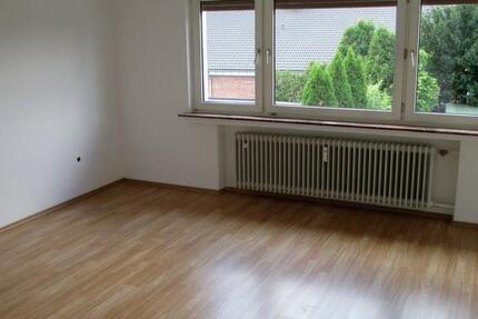 Helle 3-Zimmer-Wohnung 83 qm, Balkon, EBK, PKW-Stellplatz 3 zimmer