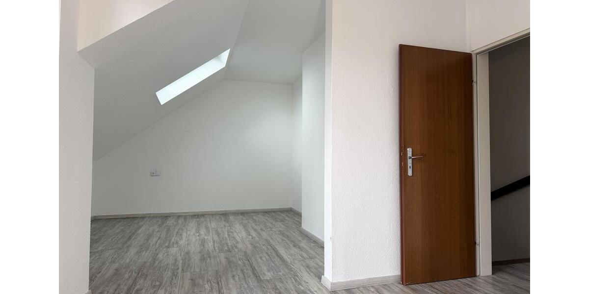 Maisonettenwohnung Bergisch Gladbach Gronau - 3 Zimmer, 125 m&sup2;, 1.300&euro; | Angebot:25293131