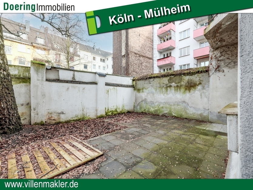 Entkernte Erdgeschoss-Wohnung mit eigenem Garten