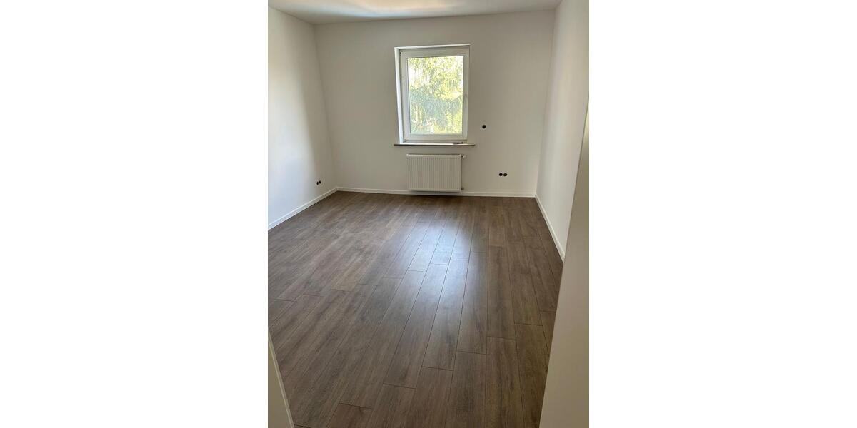 Etagenwohnung Solingen - 4 Zimmer, 100 m&sup2;, 1.000&euro; | Angebot:26265943