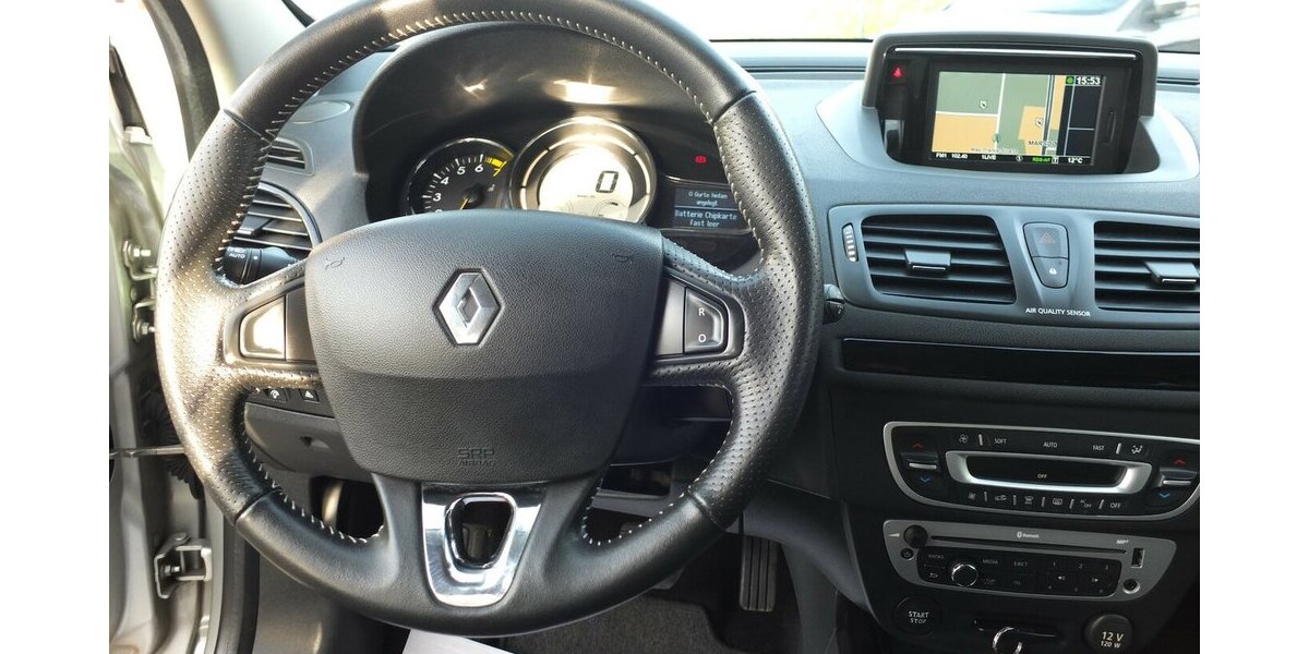 Renault Megane BOSE EDITION NAVI KLIMAAUTOM TEILLEDER PARK 107.158 km 7.408 &euro; Köln 50858