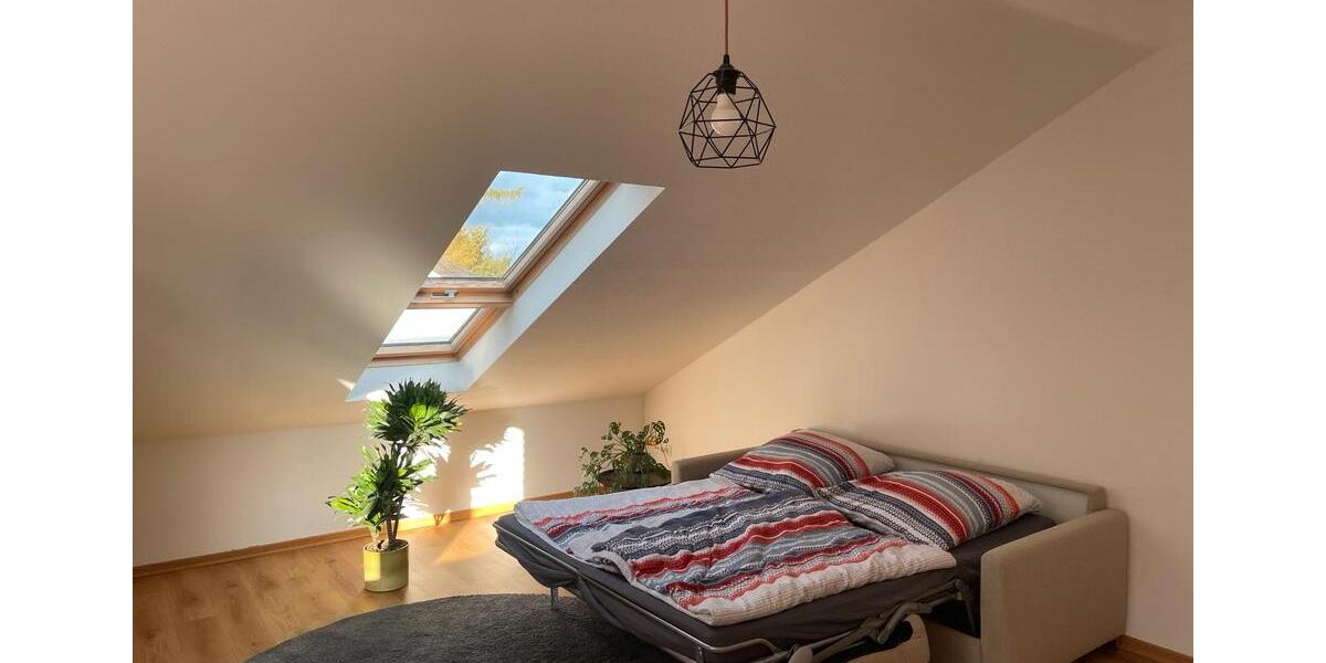 Dachgeschoßwohnung Köln Lindenthal - 2.5 Zimmer, 90 m&sup2;, 1.275&euro; | Angebot:26339131