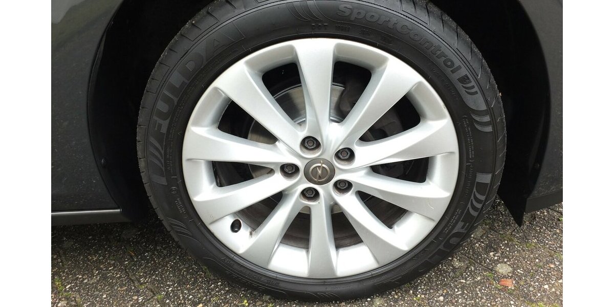 Opel Astra ACTIVE KLIMAANLAGE 17 ZOLL LMF TEMPOMAT 92.855 km 7.250 &euro; Köln 50858
