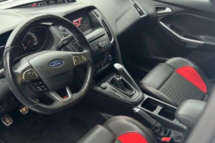 Ford Focus 63.000 km 18.500 &euro; Dormagen 41540