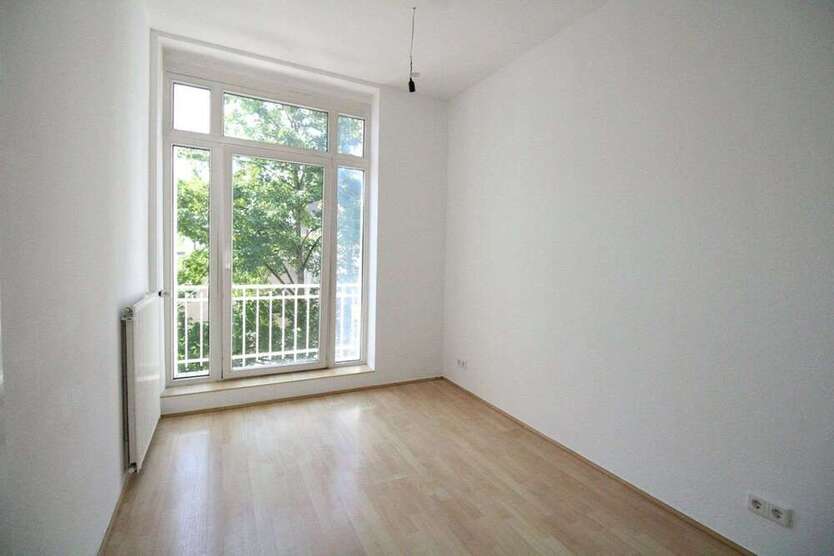Wohnung zum Kaufen in Düsseldorf 240.000 € 45.37 m²