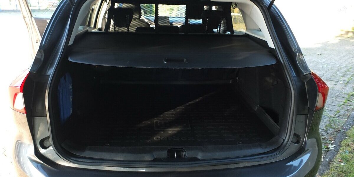 Ford Focus NAVI BLUETOOTH SHZ PARCTRONIC 1 HAND 124.895 km 11.500 &euro; Köln 50858