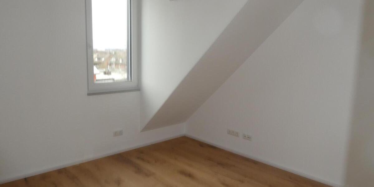 Neue helle Dachgeschoßwohnung mit moderner Heiztechnik im Energiesparhaus Bonn-Endenich - Dachgeschoßwohnung Bonn Dransdorf | Angebot:24049039