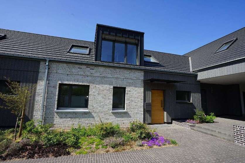 Haus zum Mieten in Leverkusen 1.990 € 129 m²