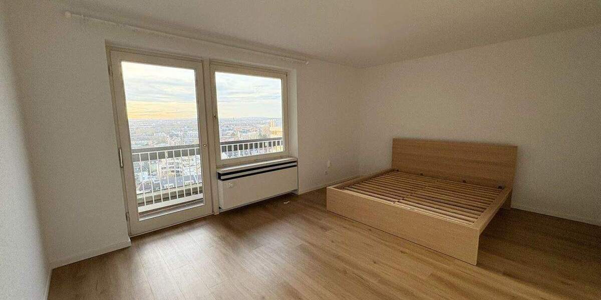 Wohngenuss & Rheinblick, frisch modernisierte 3 Zimmer mit Rundum-Panorama-Balkon, neues Bad, Aufzug 3 zimmer