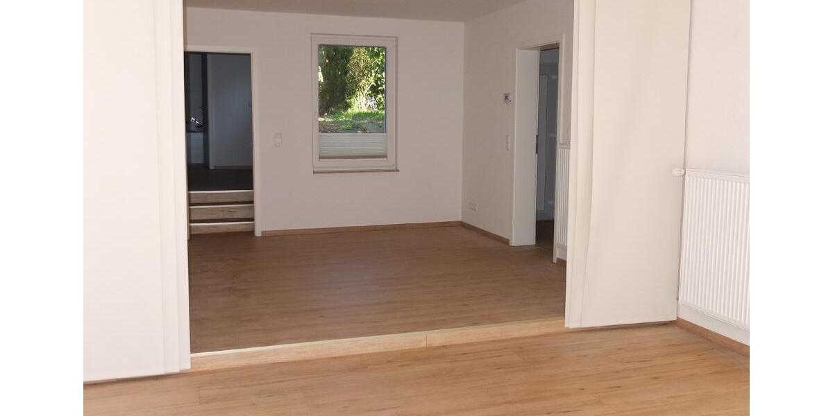 Büro- oder Servicefläche in exponierter Lage von Solingen-Wald! zimmer