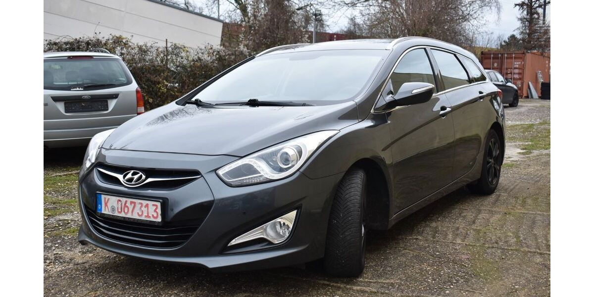 Hyundai i40 184.000 km 4.990 &euro; Köln 51105