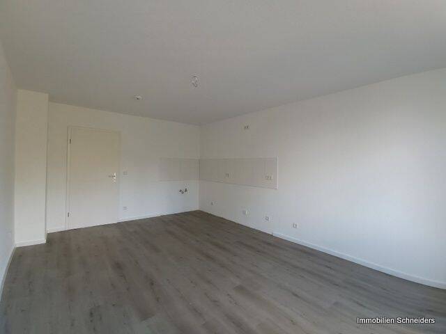 Düsseldorf-Oberbilk, Heerstraße 27 - Komplett sanierte Wohnung mit 2 Balkonen + Küchenzeile ab Oktober zu mieten !!