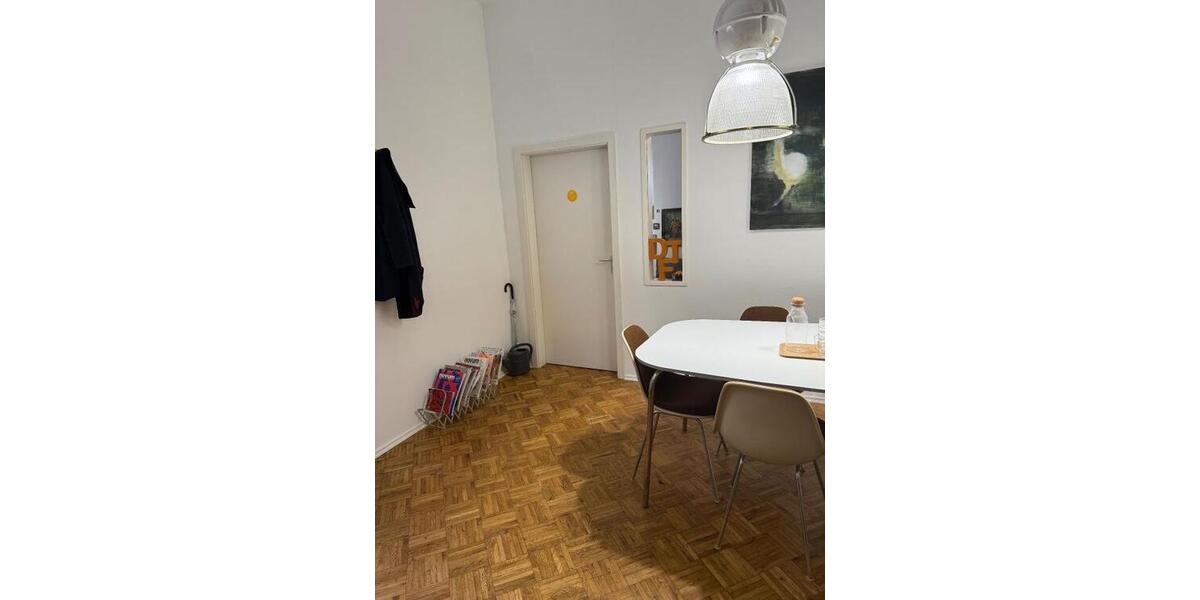 2 helle Laden-Bürofläche mit zwei Eingängen in Köln-Neustadt-Süd. Ideal für Coworking, Start-ups oder Agenturen. Ab 01.07.2026 frei, aktuell als Shared Office mit Reisebüro genutzt. - Gewerbeobjekt Köln Neustadt/Süd | Angebot:26832792