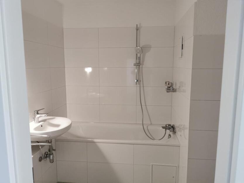 Sanierte 3 Zimmer Wohnung sehr hohe Rendite
